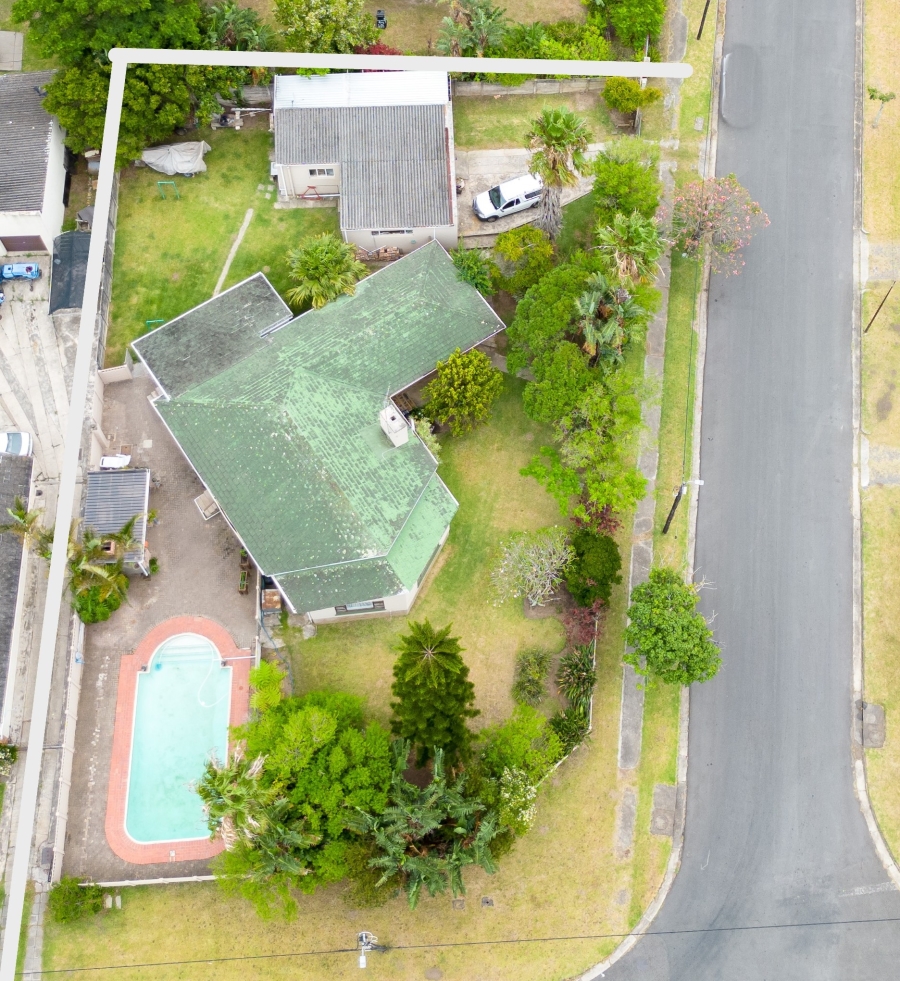 4 Bedroom Property for Sale in Sunnyridge Eastern Cape